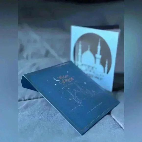 8xExquisite Lacer Cut Gold Foil Greeting Card - Picture 6 of 13